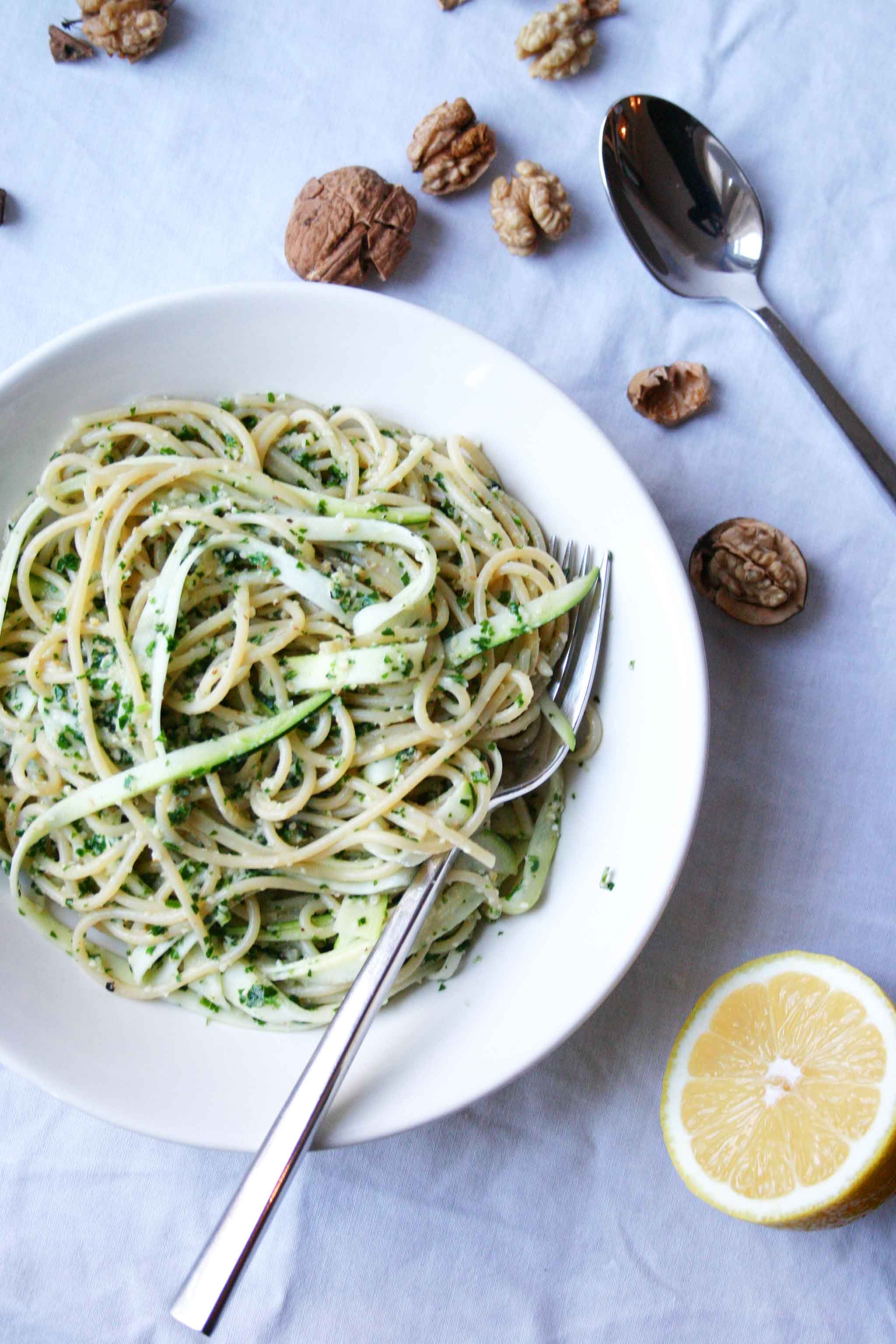 Spaghetti met walnotenpesto en boerenkool