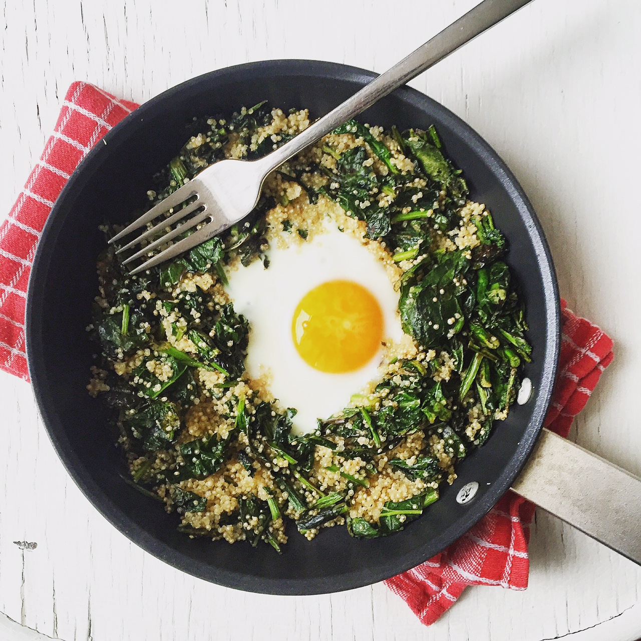 Ontbijtpannetje met quinoa en cavolo nero